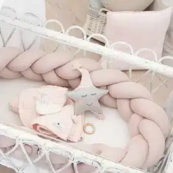 Bettschlange geflochten aus Baumwollstrick von Nordic Coast Company in rosa