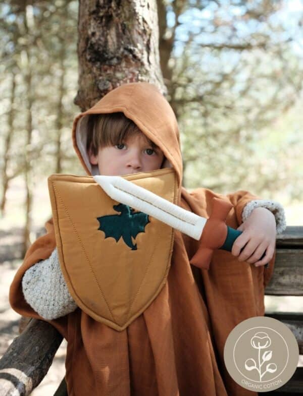 Fablab Ritter Kostüm mit Schwert und Schild