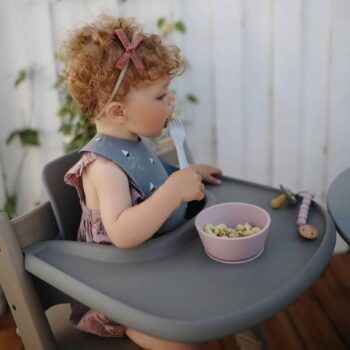 Mushie Kinder Schüssel aus Silikon mit Saugnapf in soft lilac
