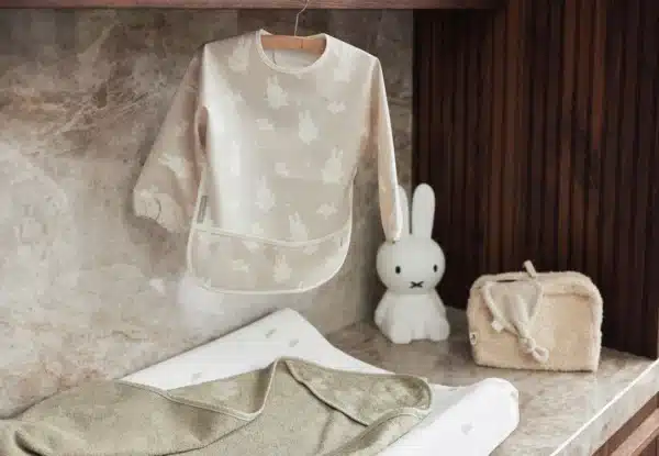Jollein Lätzchen mit Ärmeln wasserdicht Miffy in nougat