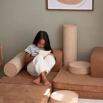 Wigiwamam Spiel Sofa Settee aus Cord in der Farbe Toffee beige