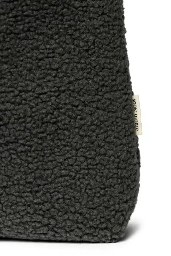 Studio Noos Teddy Mom-Bag Wendetasche - Black Lacquer – Bild 4