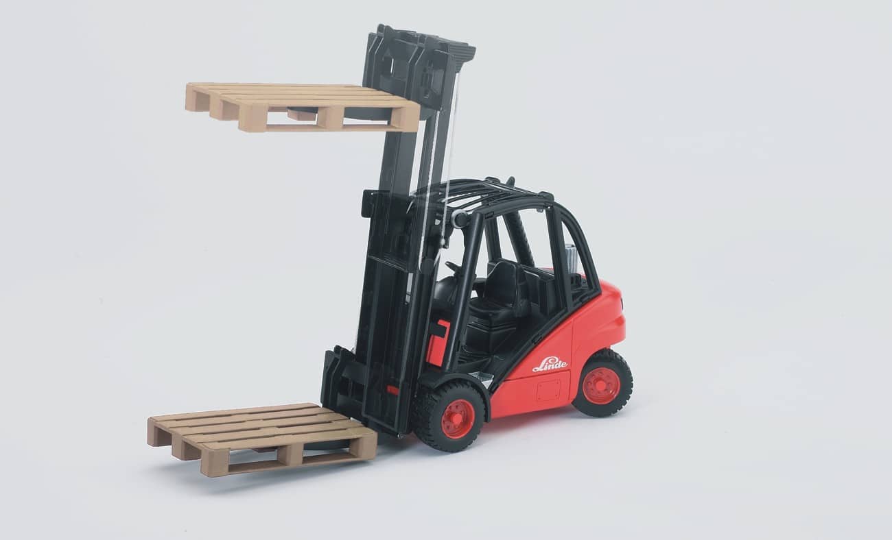 bruder - Linde Gabelstapler H30D mit Anhängerkupplung und 2 Paletten – Bild 4
